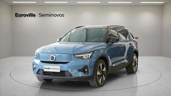 VOLVO-XC40-2023