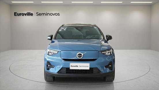 VOLVO-XC40-2023
