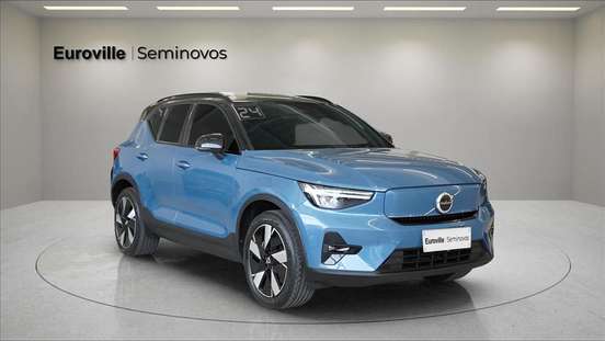 VOLVO-XC40-2023