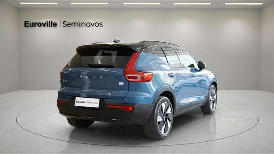 VOLVO-XC40-2023