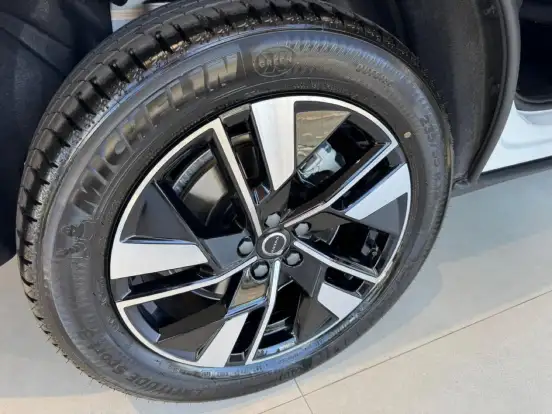 VOLVO-XC60-2025