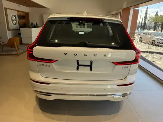 VOLVO-XC60-2025