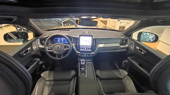 VOLVO-XC60-2025