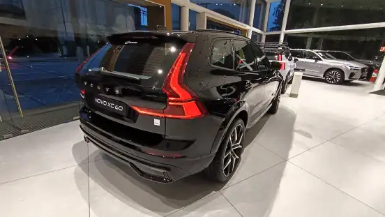 VOLVO-XC60-2025