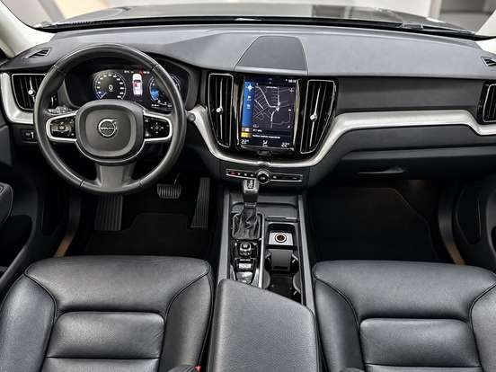 VOLVO-XC60-2018