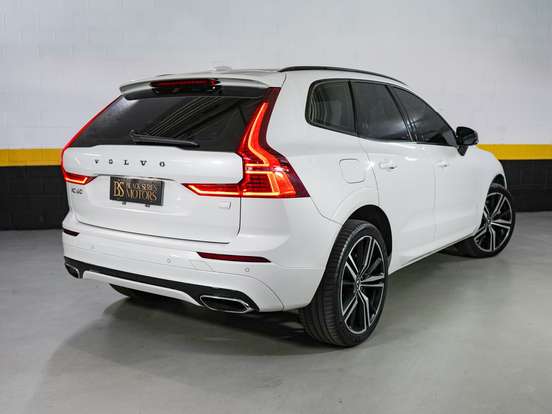 VOLVO-XC60-2021