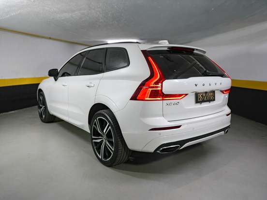 VOLVO-XC60-2021