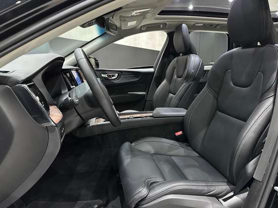 VOLVO-XC60-2023