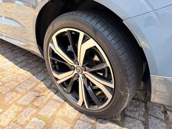 VOLVO-XC60-2023