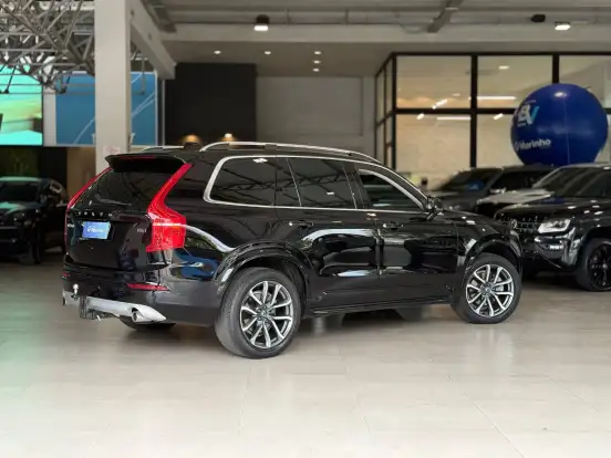 VOLVO-XC90-2018