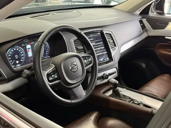 VOLVO-XC90-2018