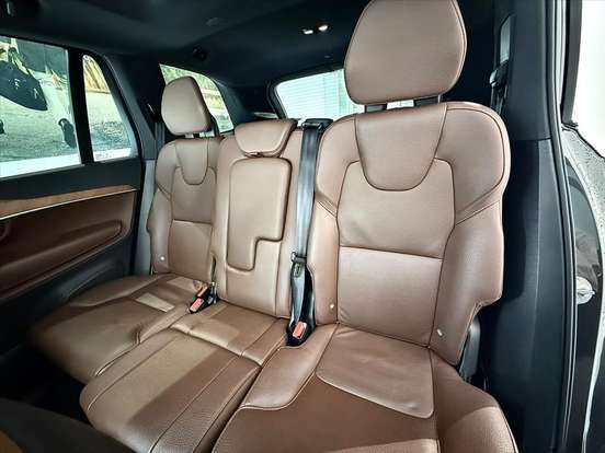 VOLVO-XC90-2023