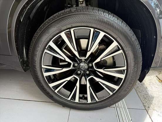 VOLVO-XC90-2023