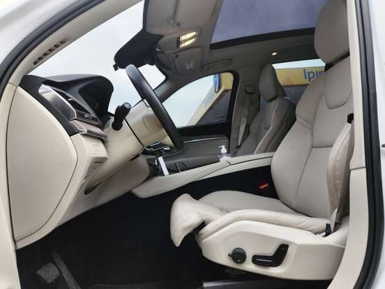 VOLVO-XC90-2023