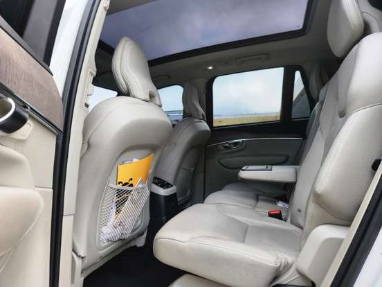 VOLVO-XC90-2023