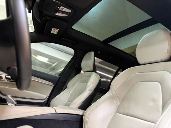 VOLVO-XC90-2024