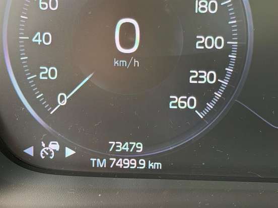 VOLVO-XC40-2021