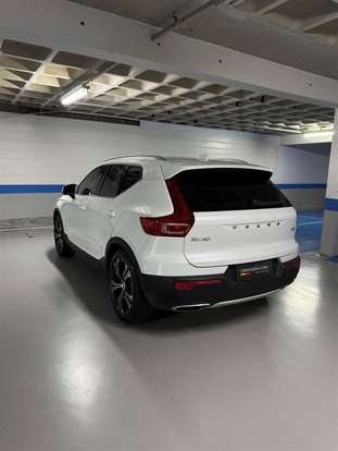 VOLVO-XC40-2020