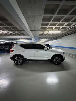 VOLVO-XC40-2020