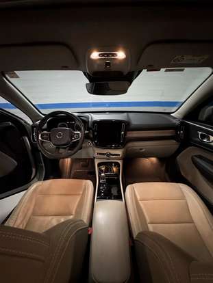 VOLVO-XC40-2020