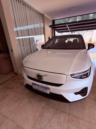 VOLVO-XC40-2023