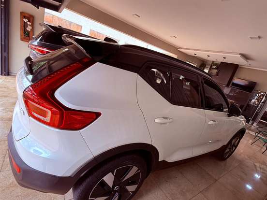VOLVO-XC40-2023