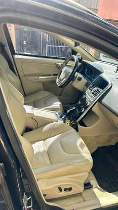 VOLVO-XC60-2015