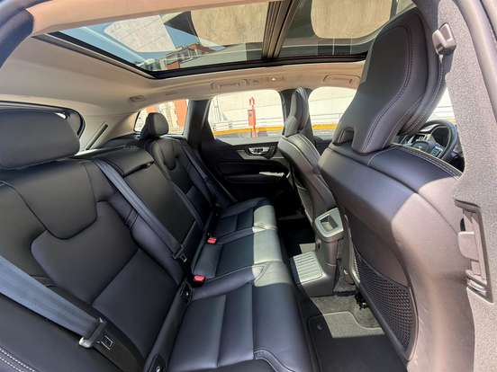 VOLVO-XC60-2021