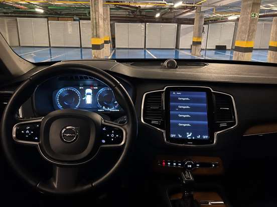 VOLVO-XC90-2018