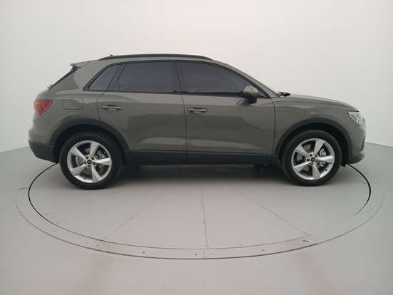 AUDI-Q3-2024