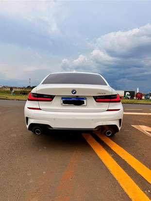 BMW-320i-2022