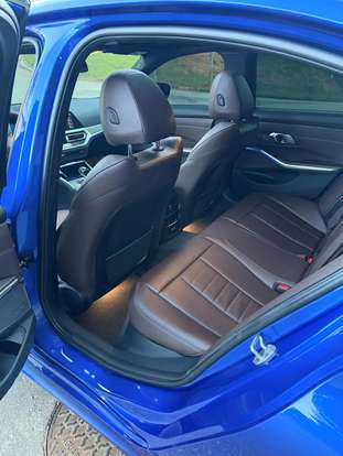 BMW-320i-2022