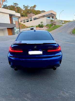 BMW-320i-2022