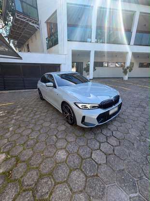 BMW-320i-2023