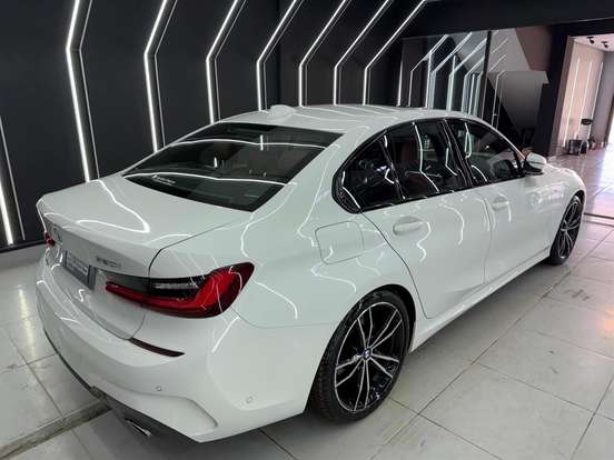BMW-320i-2021