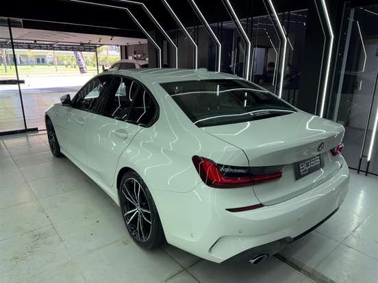 BMW-320i-2021