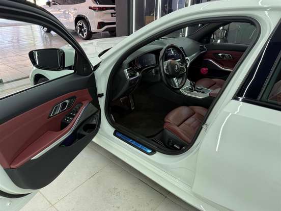 BMW-320i-2021