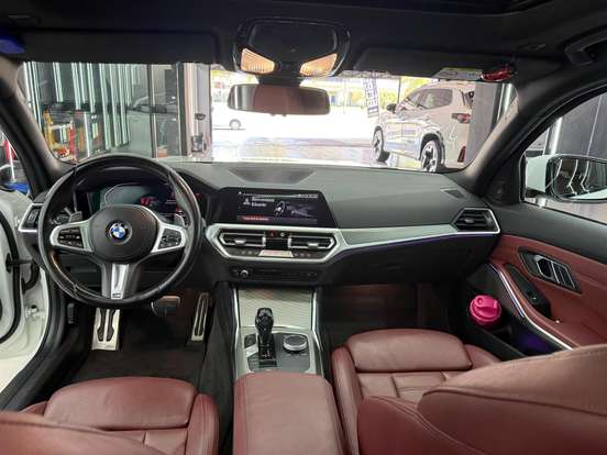 BMW-320i-2021