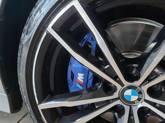 BMW-320i-2023