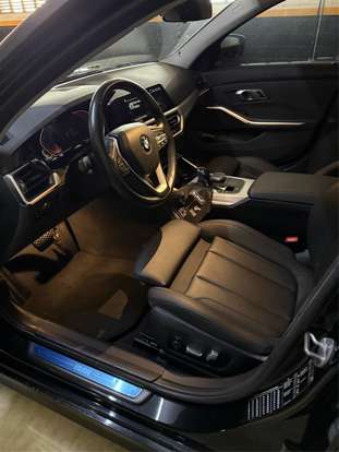 BMW-320i-2020