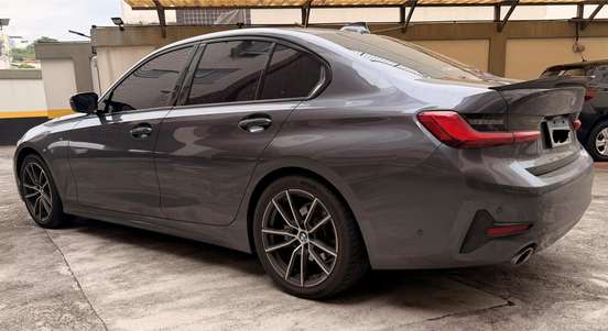 BMW-320i-2020