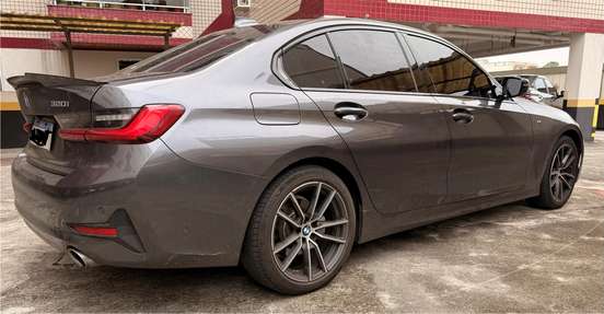 BMW-320i-2020