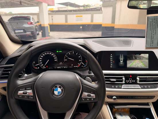 BMW-320i-2020