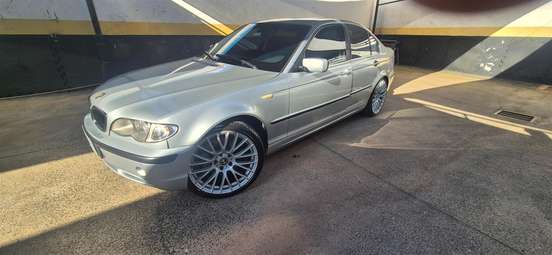 BMW-330i-2004