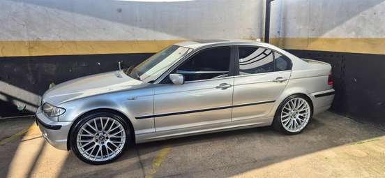 BMW-330i-2004