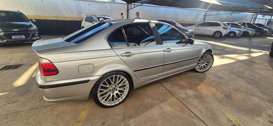 BMW-330i-2004