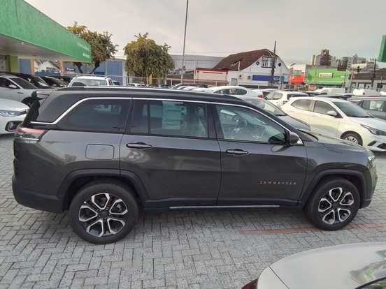 JEEP-COMMANDER-2024