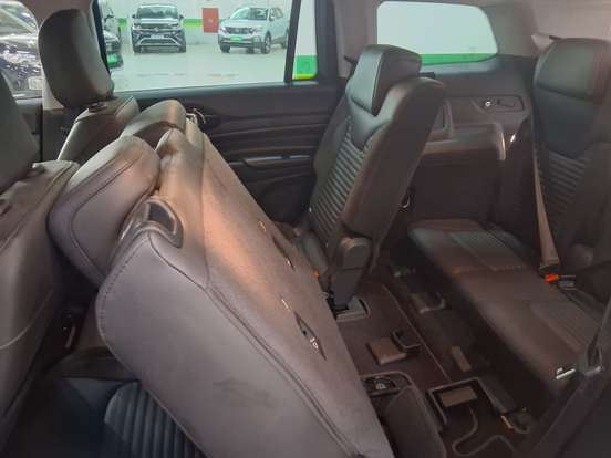 JEEP-COMMANDER-2024