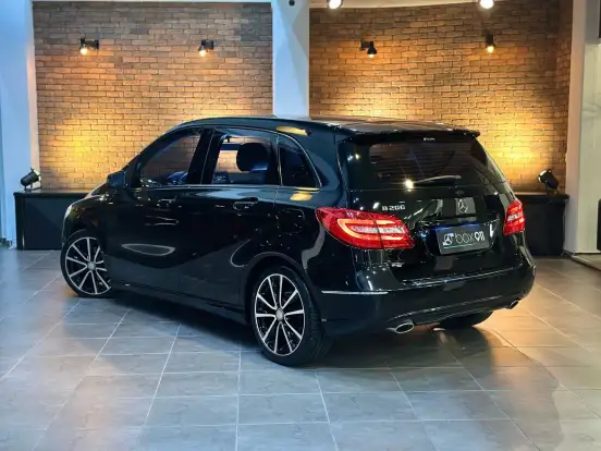 MERCEDES-BENZ-B 200-1.6 SPORT TURBO GASOLINA 4P AUTOMÁTICO MERCEDES-BENZ-B 200-2014