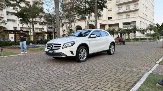 MERCEDES-BENZ-GLA 200-2015